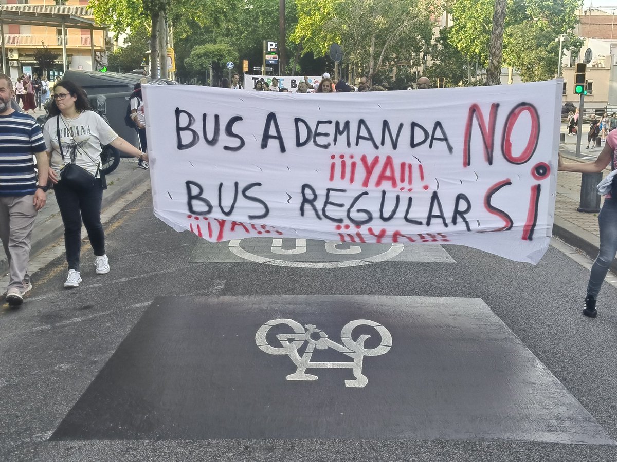 cgtbus's tweet photo. Vergonyós que el veïnat dels barris de Barcelona hagi de sortir cada dia al carrer a reclamar transport digne @TMB_Barcelona @laiabonetrull @Bcn_NouBarris @9BTV @9bcomu 
Avui és el barri de #Torrebaró. Quin serà demà?
@bcn_ajuntament
@avvtorrebaro9b @AvvTorreBaro @GenteRoskera https://t.co/OsPRYAwfZW
