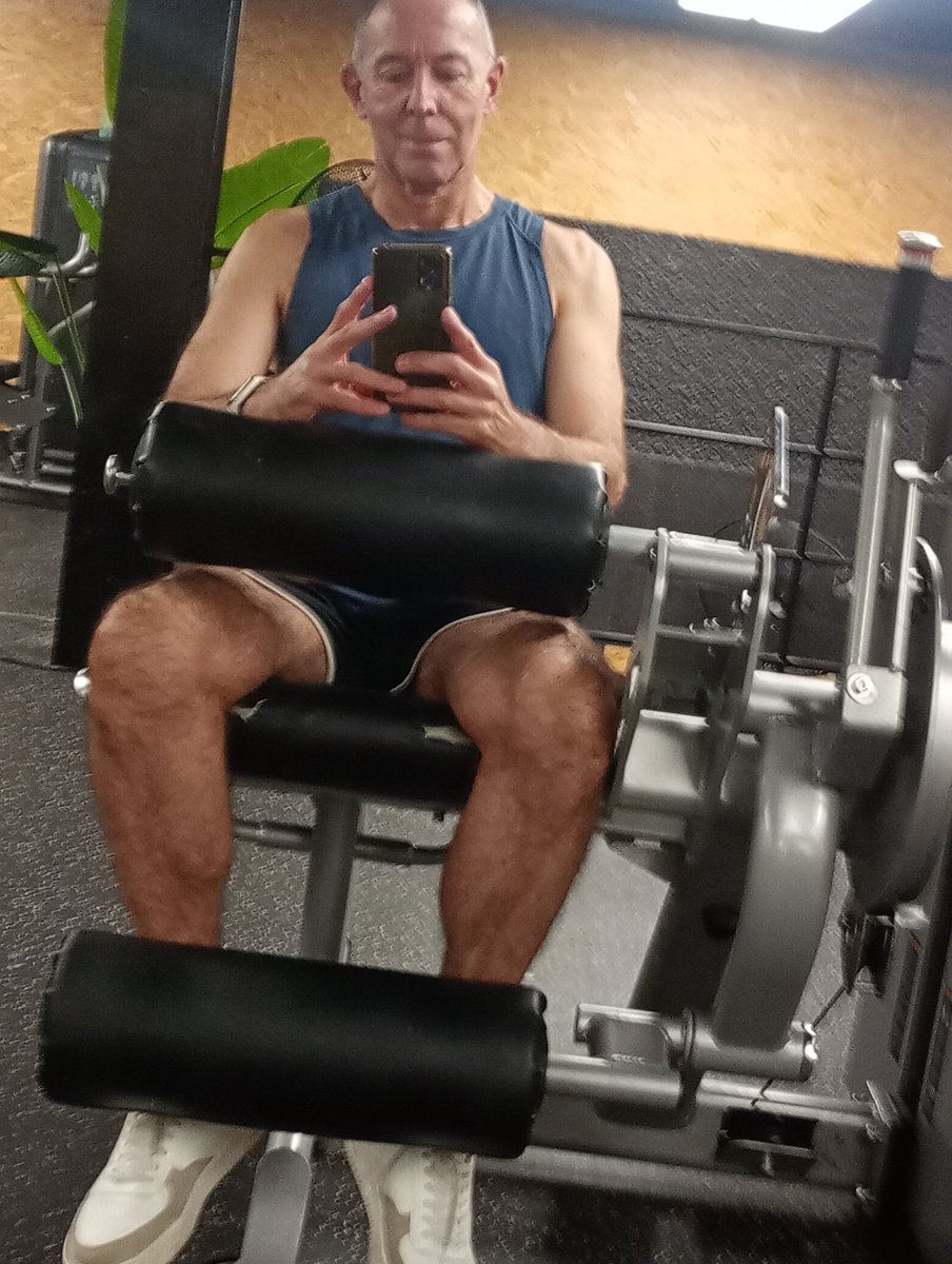 Alejotrocheb's tweet photo. es duro luchar contra la fuerza de la gravedad jejeje 🏋️  😱 pero por suerte Power Gym del centro ayuda a que te motives. Nos alegra todos los días con las ricas frutas de Campo Divino.
#PowerGym
#CampoDivino https://t.co/qNEhCKE4vG