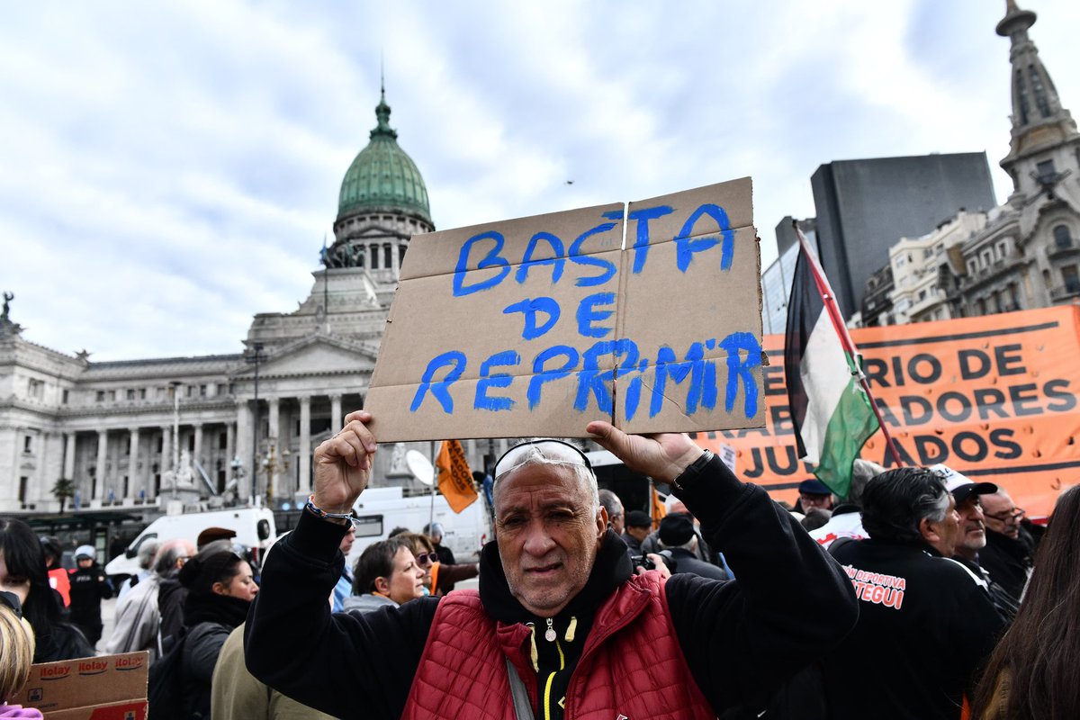 Solanopo's tweet image. ¿Cuántos miércoles más vamos a aguantar esto?