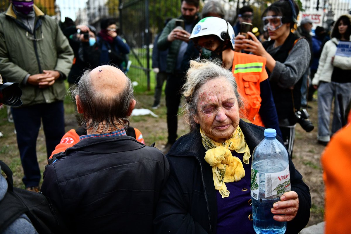 Solanopo's tweet image. ¿Cuántos miércoles más vamos a aguantar esto?