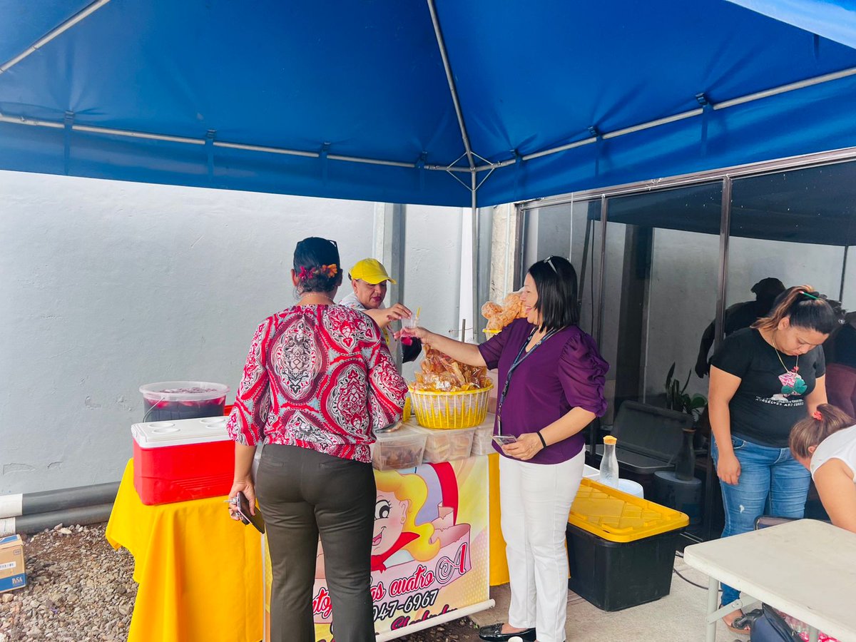 PGR_SV's tweet image. La Unidad Institucional de Atención Especializada para las Mujeres (UIAEM) realizó un Mercadito de Mujeres Emprendedoras de #Usulután, un espacio creado para visibilizar el esfuerzo, la creatividad y el espíritu emprendedor de mujeres que conforman nuestros grupos de #Autoayuda.