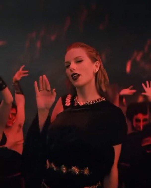 LissySwift13's tweet photo. This is so Reputation ๐๐ค๐
#Reputationtaylorversion #Reptv https://t.co/O1FSlJ93Cu