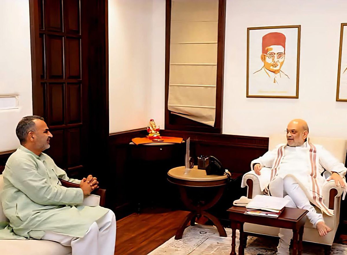 भारत के माननीय केंद्रीय गृहमंत्री श्री अमित शाह जी से मुलाकात कर ऑपरेशन सिन्दूर की सफलता के लिए उन्हें बधाई दी। 
उनके साथ हुई चर्चा ने न केवल प्रेरणा दी, बल्कि राष्ट्र निर्माण के प्रति उनकी अदम्य प्रतिबद्धता को और गहराई से समझने का अवसर प्राप्त हुआ | <a href="/AmitShah/">Amit Shah</a>