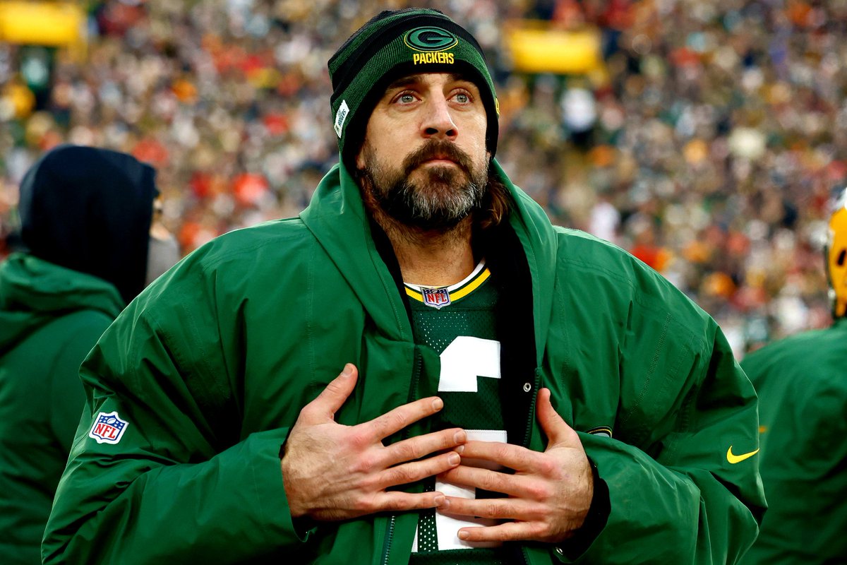 BookOfEli_NFL's tweet photo. Aaron Rodgers revealed today that multiple people in his life are currently dealing with cancer.

“I’ve been in the weeds with these people who are close to me that have cancer.”

Wishing all of them a quick recovery 🙏 https://t.co/QBbWxe4Fln