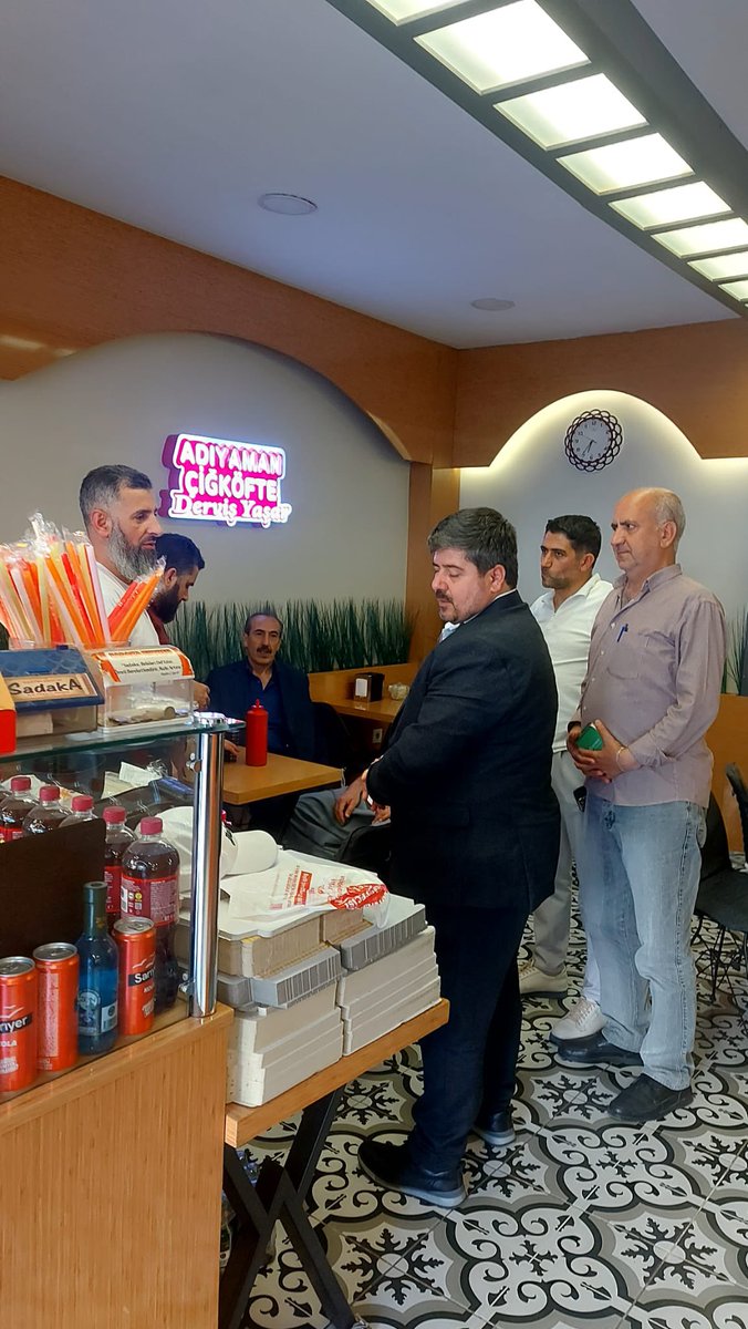 📌 Esnaf Ziyareti 
Kazım karabekir mahalle teşkilatı olarak ilçe başkan yardımcımız Mekin Saldıran ,İlçe yönetim kurulu üyemiz Adem Dinç’in katılımları Girne caddesi esnaf ziyareti gerçekleştirdik.Cumhurbaşkanımız ve ilçe başkanımız ın selamlarını ilettik