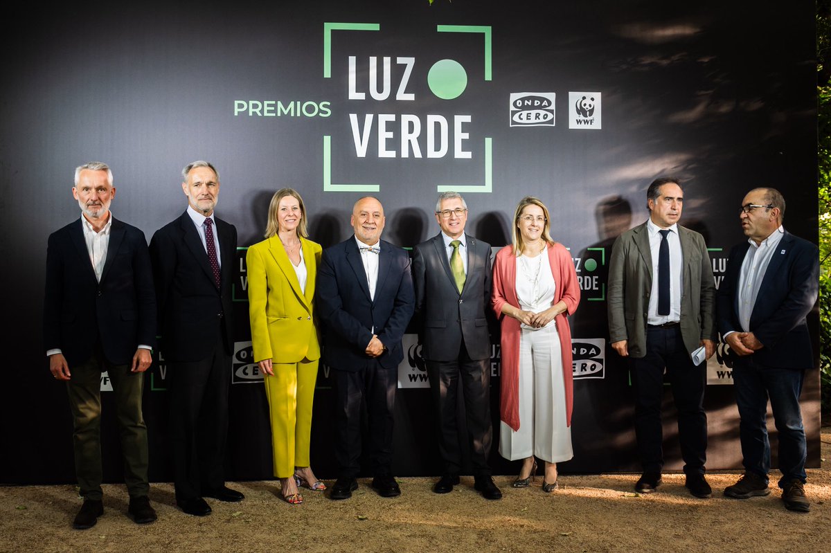 Ministerio de Ciencia, Innovación y Universidades (@cienciagob) on Twitter photo 🌱 El secretario de Estado de <a href="/CienciaGob/">Ministerio de Ciencia, Innovación y Universidades</a> ha clausurado hoy los #PremiosLuzVerde, organizados por <a href="/OndaCero_es/">Onda Cero</a> y <a href="/WWFespana/">WWF España 🐼</a>, en el @RJBotanico.
🗣️ <a href="/CigudosaJuan/">Juan Cruz Cigudosa</a>: “La mejor versión del futuro pasa por la ciencia”. 🌱 El secretario de Estado de <a href="/CienciaGob/">Ministerio de Ciencia, Innovación y Universidades</a> ha clausurado hoy los #PremiosLuzVerde, organizados por <a href="/OndaCero_es/">Onda Cero</a> y <a href="/WWFespana/">WWF España 🐼</a>, en el @RJBotanico.
🗣️ <a href="/CigudosaJuan/">Juan Cruz Cigudosa</a>: “La mejor versión del futuro pasa por la ciencia”.