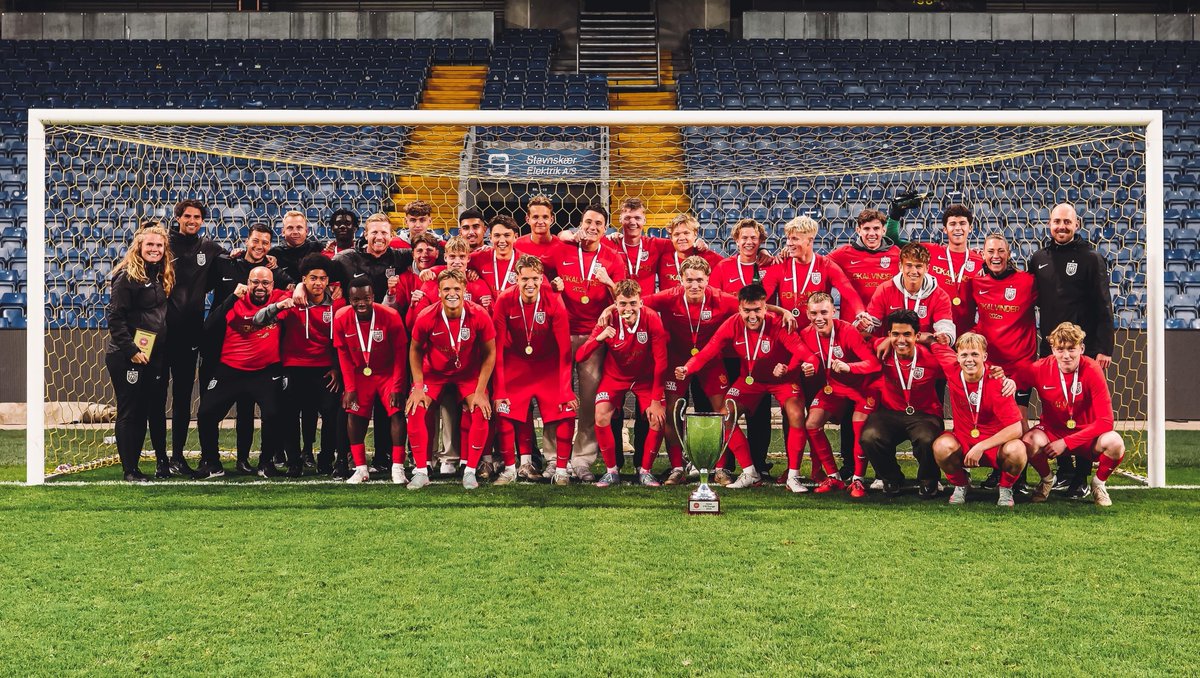𝐏𝐎𝐊𝐀𝐋𝐌𝐄𝐒𝐓𝐑𝐄 🏆🐯

Vores U19-drenge hev pokalen med hjem til Farum efter en sejr på straffesparkskonkurrence over Brøndby IF på Brøndby Stadion ❤️💛

U19-pigerne måtte i denne omgang nøjes med sølvmedaljer 👏