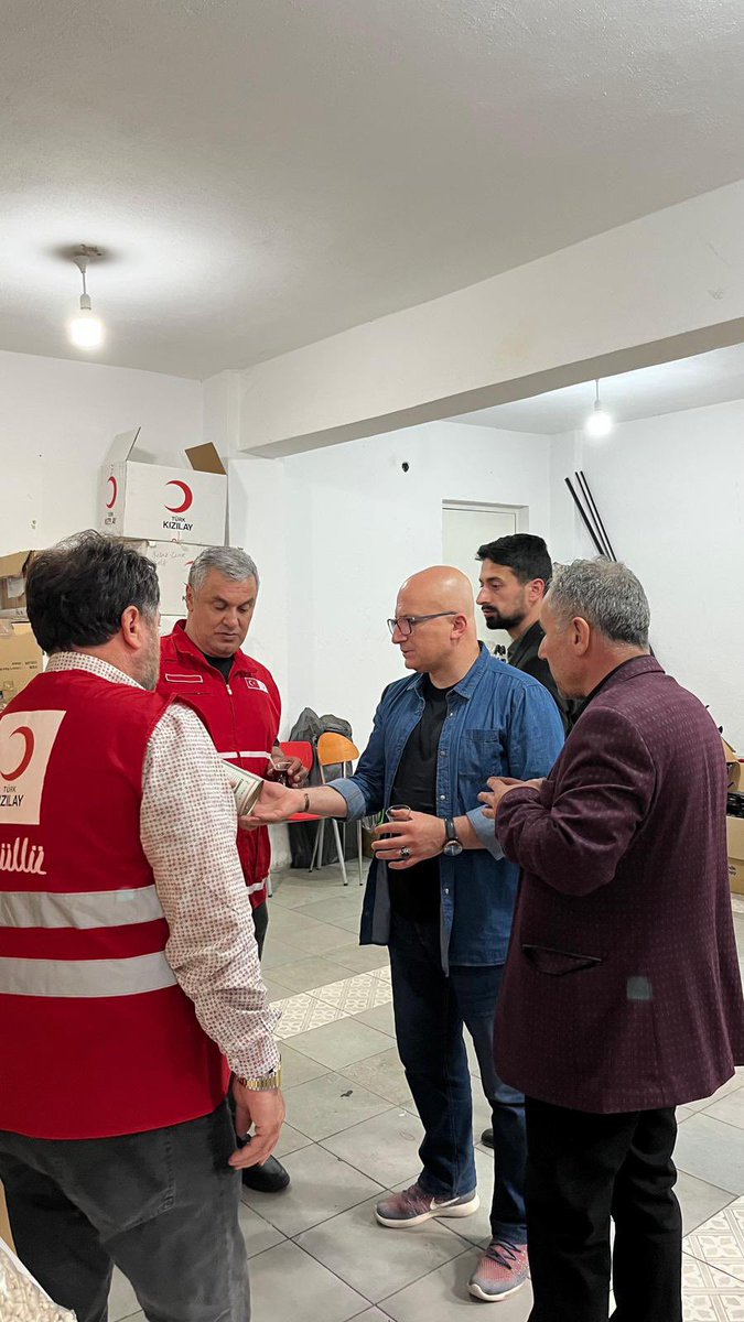 sefayldrm10's tweet photo. IHH KIZILCAHAMAM şube başkanımız Serkan ERKMEN  hocamızı ve yönetimini  Türk Kızılay kızılcahamam şubemizde misafir ederek Çalışmalarımız hakkında bilgi verdik
Ziyaretleriyle bizleri onurlandırılan İHH şube  yönetimine teşekkür ediyor çalışmalarında başarılar diliyoruz. https://t.co/jnD9jh4MqK