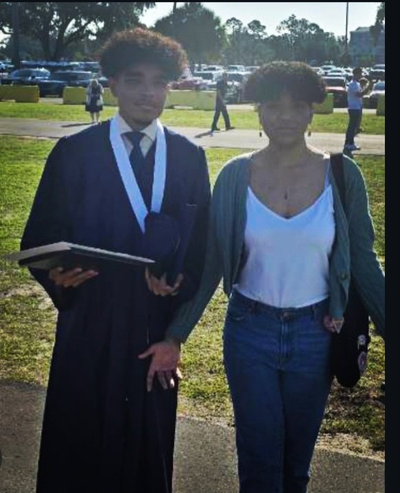 monicaMCijs's tweet image. My son graduated from high school today. Pictured with his sister, my daughter. I'm very happy ❤️