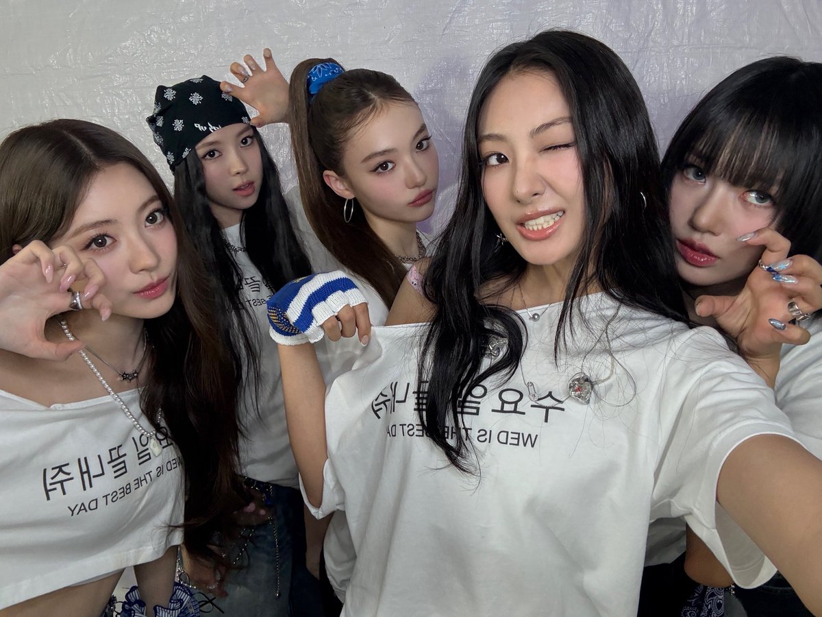 [📸] 250521 #MENOVV

2025 우암대동제 🐈‍⬛🖤🫧

#MEOVV #미야오 
#MYEYESOPENVVIDE
#THEBLACKLABEL #더블랙레이블