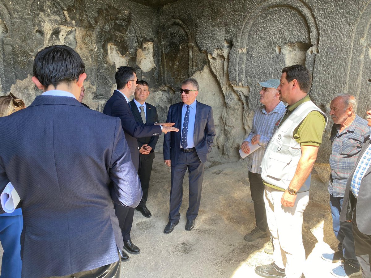 TCKIZILCAHAMAM's tweet photo. Vali Yardımcımız Sn. Harun Kaya, İl Kültür ve Turizm Müdürümüz Sn. Erhan Karakaya ve Kaymakamımız Sn. Dr. @nmehmetbeyoglu, Mahkemeağcin Mahallesinde jeosit alanında yerinde incelemelerde bulundu.
Bölgenin doğal ve kültürel değerleri turizme kazandırılmak üzere değerlendirildi. https://t.co/c2PRociqpK