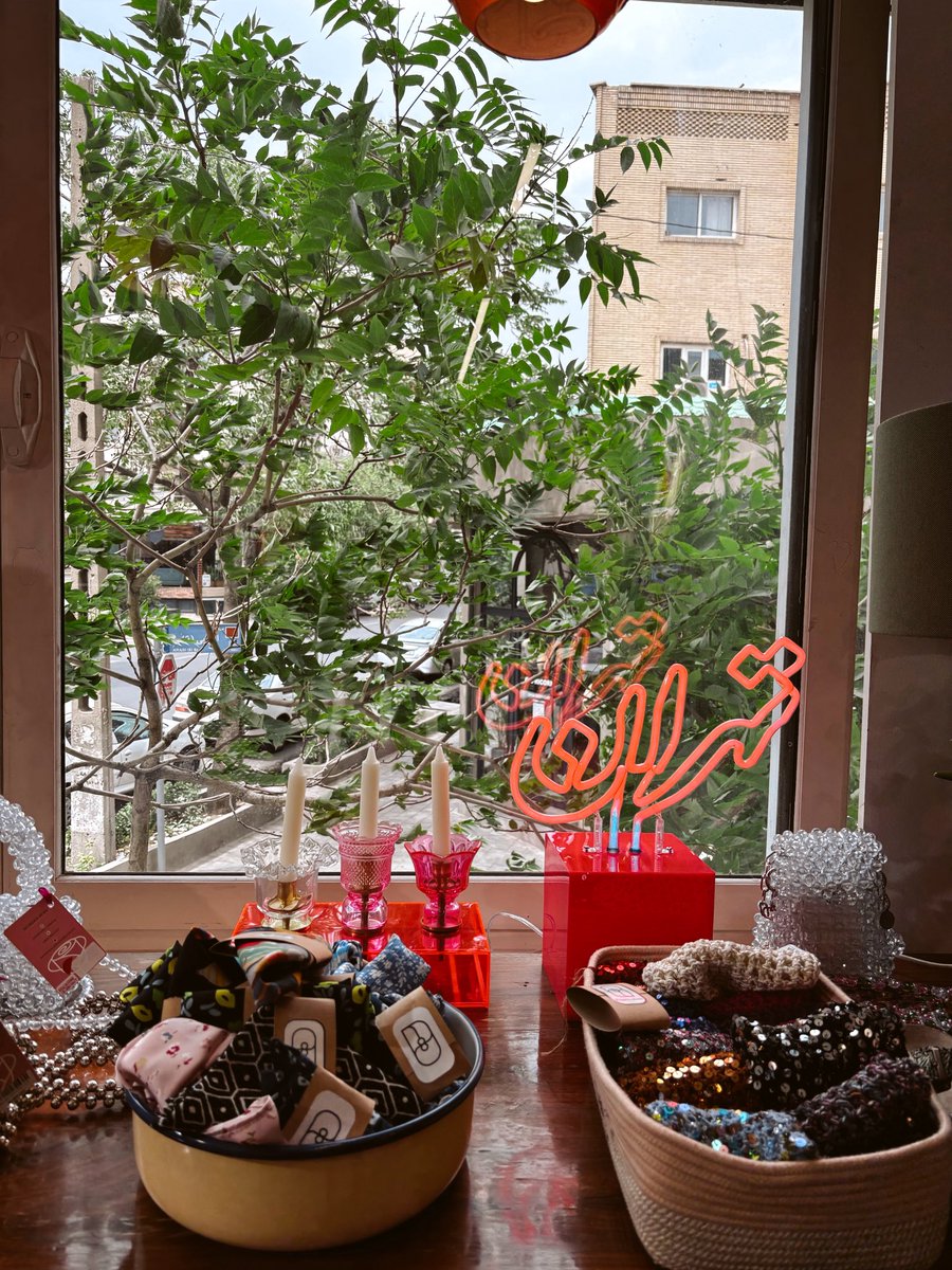 imojnn's tweet photo. اردیبهشت، خونه. https://t.co/EhGEZDmD2b