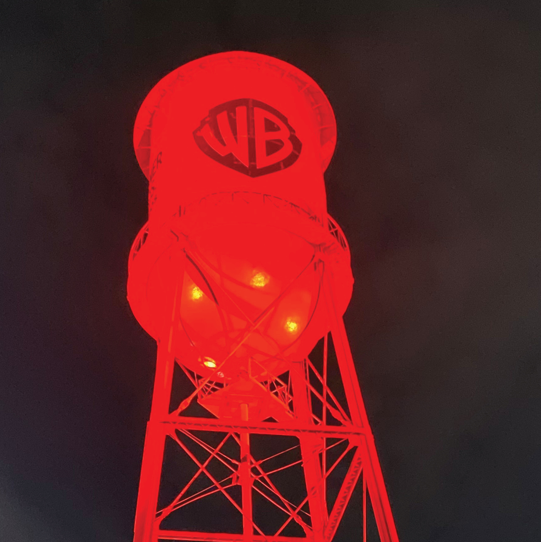 ColorKinetics's tweet photo. Who would've thought a lighting makeover could transform a mighty water tower into an emblematic structure⁉️Well, maybe us...but besides the point, check out #ColorKinetics illumination of the Warner Bros Studio Water Tower in Burbank, California, USA✨ https://t.co/CZKz8AdlxG