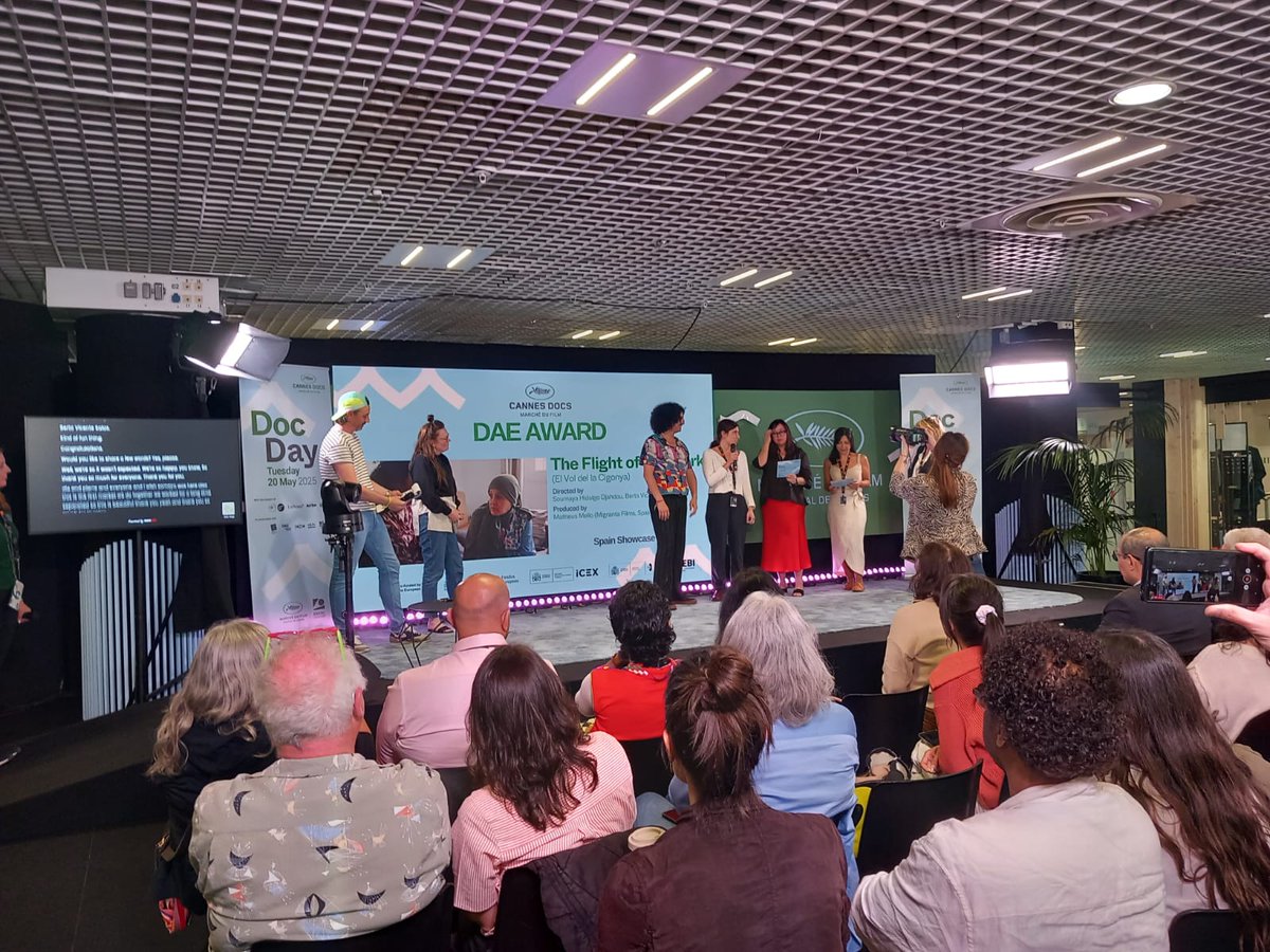 CineICAA's tweet photo. 'El Vol del la Cigonya' de Soumaya Hidalgo DJjahdou y @BertaVicenteS producido por @migrantafilms gana el premio DAE Award en @mdf_cannes, uno de los proyectos seleccionados en el #SpainShowcase de #CannesDocs https://t.co/B9AZfn4cPx