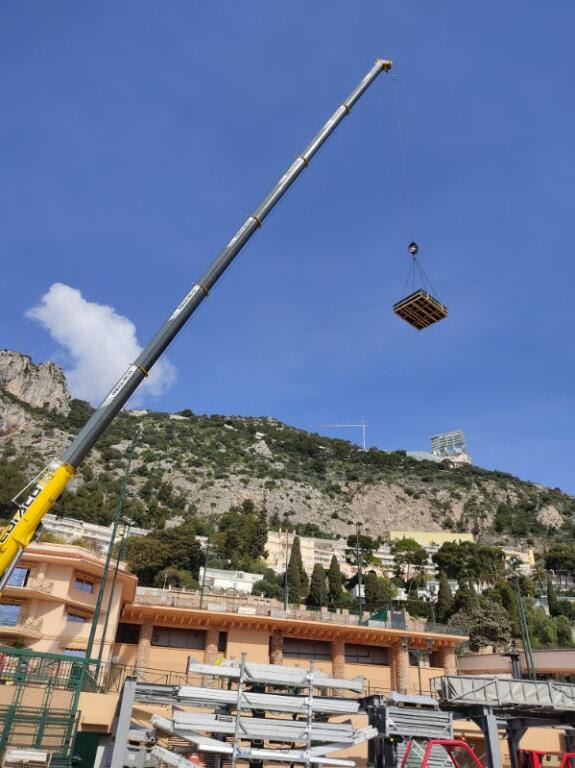 GroupeTSPS's tweet image. 🎾 TSPS au cœur du Rolex Monte Carlo Masters 2025 !
68 plaques posées sur 2 courts protégés, acheminées par grue 130T à 30 m.
Plateforme stable, aucun impact au sol.
✅ Opération maîtrisée &amp;amp; client satisfait.
#TSPS #MonteCarlo2025 #AccèsTemporaire #Tennis