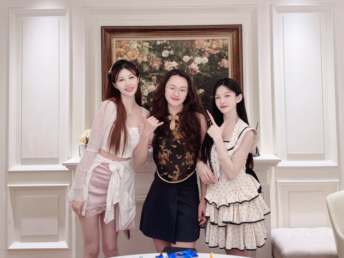 Ceee333_'s tweet photo. 自信的女孩子最美丽！
火火火起来🔥
这个夏天，让火宝热宝点亮你的Yi整个夏季。
（ps今天对着六爷忍不住叫了麻麻🥹🥹🥹
@HTX_Molly  @hotbabyrebao @HuobiGlobal https://t.co/U5mIEUEoVK