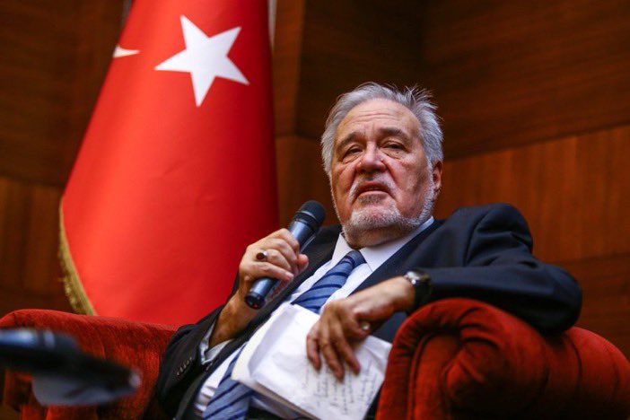 TurkcuPaylasim's tweet photo. 🗣️Prof. Dr. İlber Ortaylı:

“Türk vatandaşlığı, çile çekmiş, tarih yaşamış bir milletin vatandaşlığıdır. Çok ağır bir şeydir, bunun bir bedeli vardır, bir imtihanı vardır. 

Öyle herkes Türk vatandaşı olamaz, olmamalı!” https://t.co/0DxADKKNnk