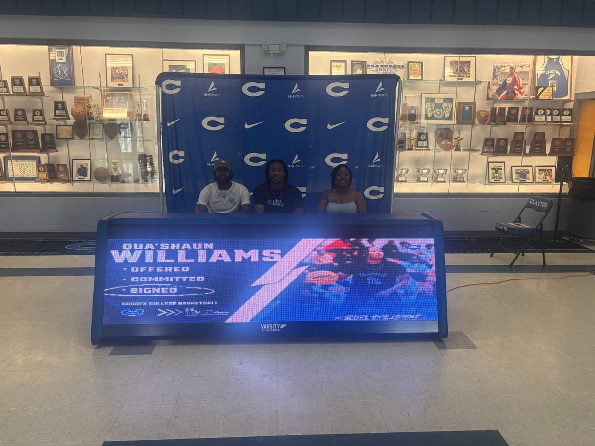 Congratulations to Qua'shaun Williams who was recognized last night for officially signing to play 🏀 at Sussex College!  We are so proud of you Qua and know you will do amazing things in your career at Sussex and beyond!  Congratulations!

#GoComets