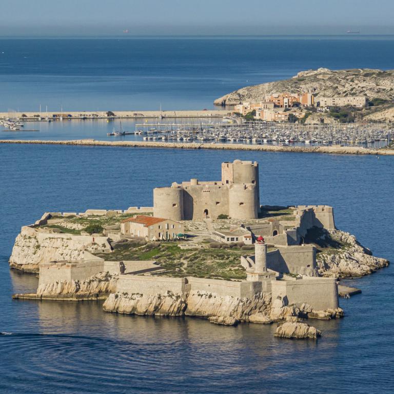 zac1967's tweet photo. Das Chateau d'If war Macron wohl zu naheliegend... https://t.co/r9FoWh2SmM
