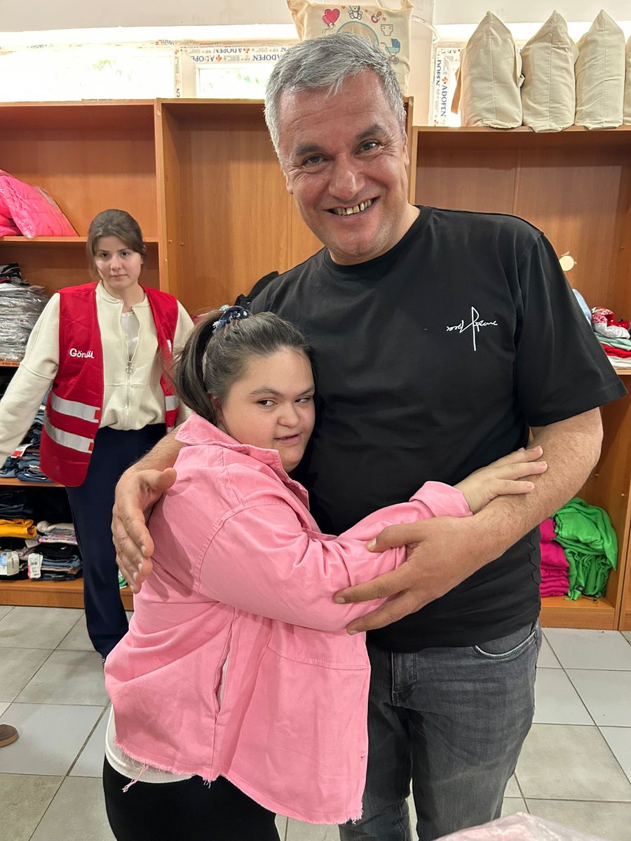 sefayldrm10's tweet photo. Türk Kızılay kızılcahamam şubemizi ziyaret eden dünyalar tatlısı ÖMÜR  Kardeşimizle günün anısına küçük bir kare.
Bu güzel ziyareti için teşekkürler Ömür. https://t.co/9mQdnY7FvT