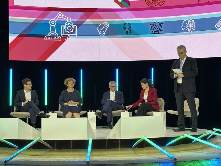 ValerieFaudon's tweet photo. Très heureuse et honorée d’avoir participé hier à là table ronde sur l’innovation nucléaire à #ParisSaclaySpring @Polytechnique. Une opportunité de parler des liens entre industrie/innovation et aussi de la relance du nucléaire en Europe. Merci @EDFRetD https://t.co/B33N2ls410