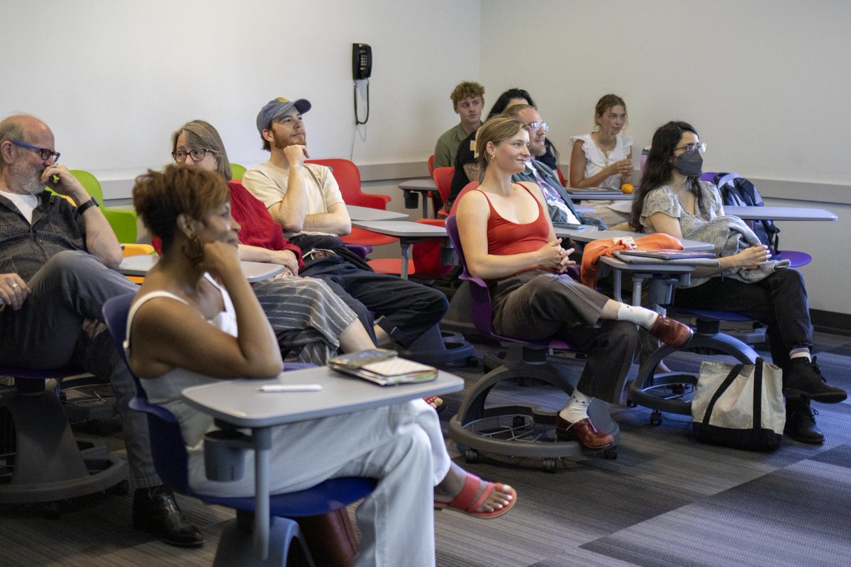 At the end of the spring semester, many graduating seniors culminated their hard work at Pitzer’s 12th Academic Festival. Students presented their thesis projects in environmental analysis, art, critical global studies, science, psychology, and more. 📸 by Miranda Yee ’27