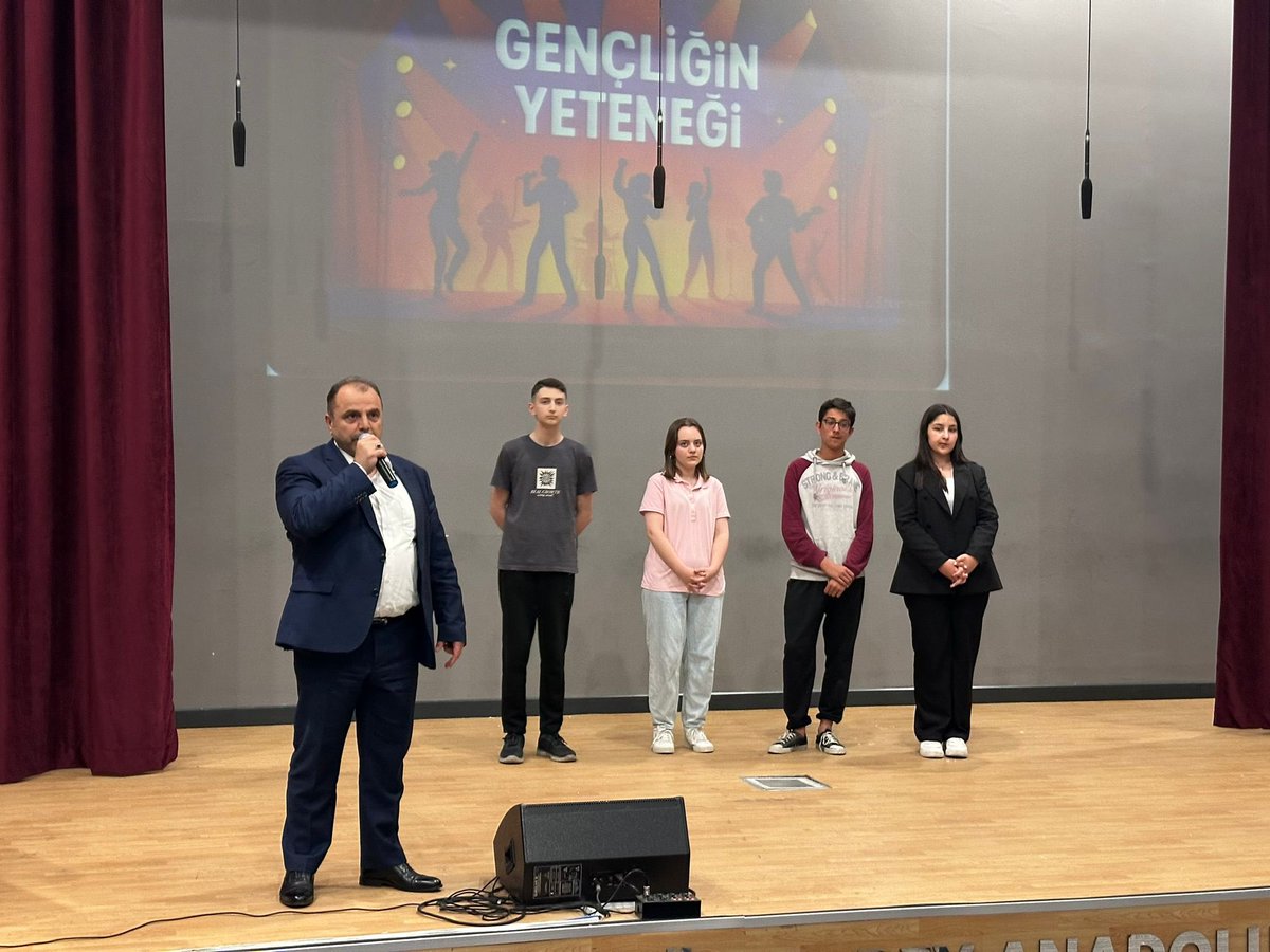 🌟Gençliğin Yeteneği Tuğrul Bey Sahnedeydi ! 🌟
Gençlik Haftası kapsamında düzenlediğimiz “Gençliğin Yeteneği Tuğrul Bey” yarışmasında öğrencilerimiz sahnede yeteneklerini sergiledi; kimi sesiyle, kimi enstrümanıyla, kimi sahne enerjisiyle büyüledi.
