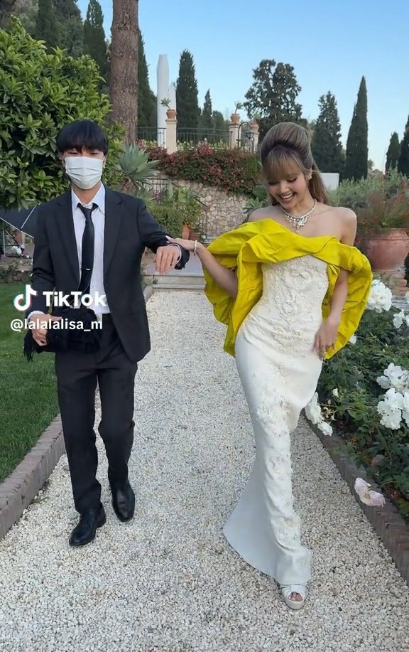 จ้างมาเป็นเมเน❌
จ้างมาเป็นเพื่อนเล่น✅
5555555555
#LISA