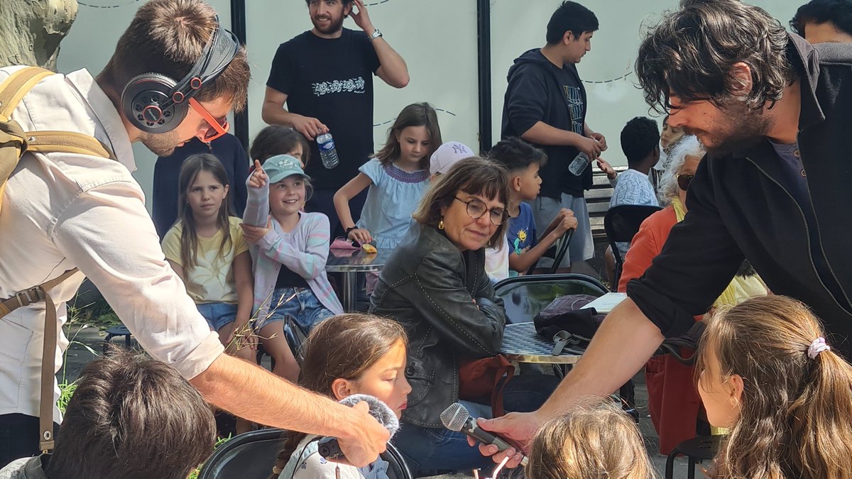 21/05
Agora : le Rural et la cité se rencontrent
Enfants, Pailladins, ruraux (agriculteur, prof, psychologue, associatif...) ont éclairé chacun sur une vie en cité, à la campagne
Dialogue assez humain pour voir naitre 1 fraternité, assez citoyen pour se redécouvrir "concitoyens"