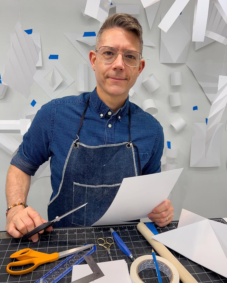 Learn the intricate art of paper filigree with an exclusive workshop led by world-renowned artist, Michael Velliquette, and create your own beautiful mandala to take home! 

🗓 June 12 | 6 PM 

 👉 Reserve your seat now umlaufsculpture.app.neoncrm.com/np/clients/uml…