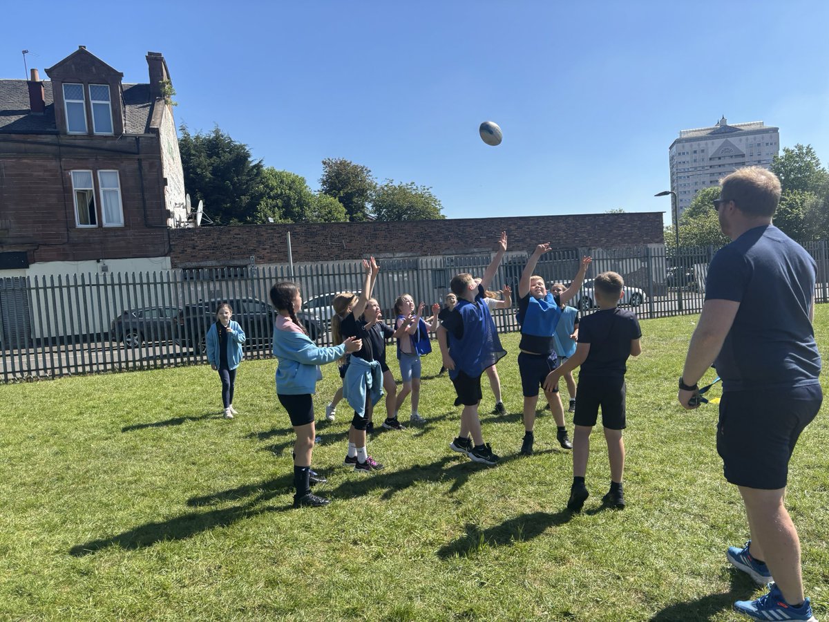 MissCrawford0's tweet photo. Followed by a great Rugby session 🏉

Primary 5 loved learning how to pass effectively before trialling their new skills in small group games.  

#StMaryshealthweek https://t.co/5yWbGOefzS