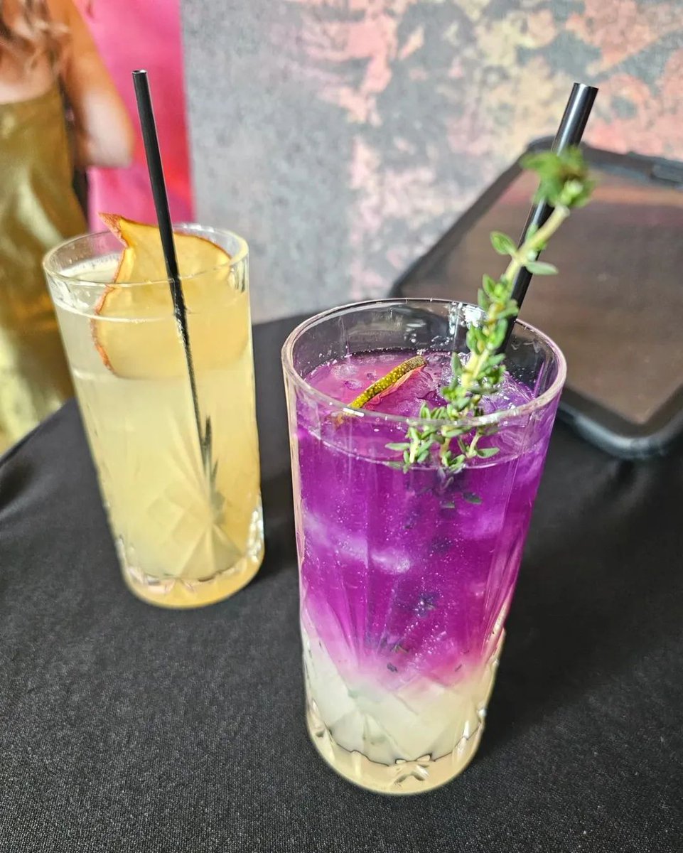 MoVernie's tweet photo. Congratulations to @keith_pears on his newest #pearsrestaurant located at Downtown Markham.
The interior design is artsy, chic and modern serving Asian Fusion cuisine along with specialty cocktails.
#DowntownMarkham #Markham #AsianFusion #VIPEvent #MoVernieTeam #MoVernie https://t.co/wLzv5MdEEk