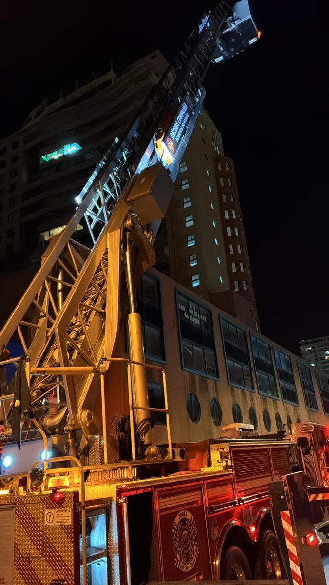 ACADEMIA 🚒  | El martes 20 de mayo, bajo el mando de nuestro capitán, Sr. Francisco Saavedra O., se llevó a cabo una academia sobre el funcionamiento de nuestro carro 102. Se realizaron  ejercicios relacionados con la operación de la escala mecánica y el trabajo en el carro.