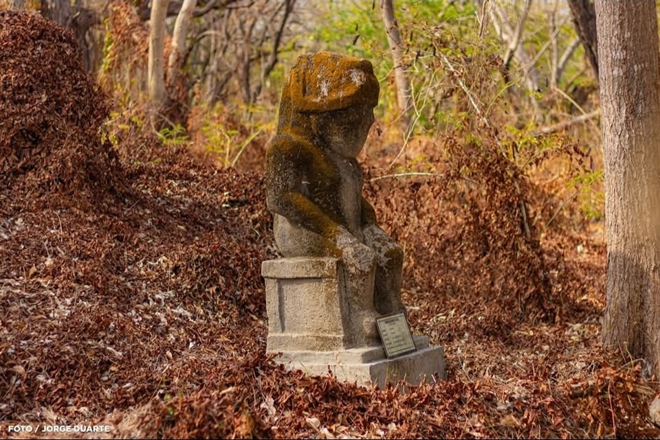 En la Isla Zapatera, en el Gran Lago de Nicaragua, el tiempo parece detenerse. Aquí hay un Cementerio de Ídolos que se alzan majestuosas y enigmáticas, pareciendo susurrar secretos de civilizaciones antiguas.
#RelaxNica  #NicaraguaSensacional