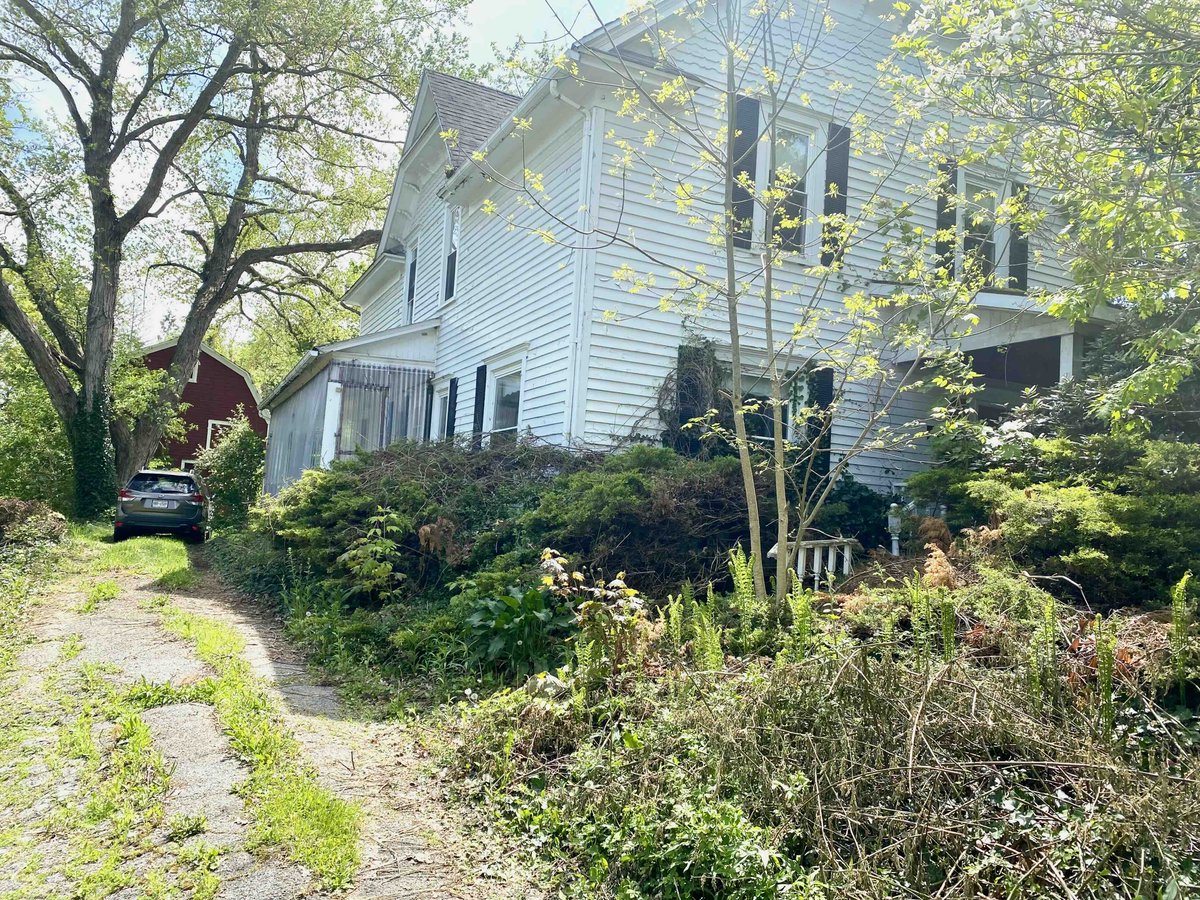 NYLandQuest's tweet image. 2 FAMILY HOME with BARN in Belfast NY.  2,080 sq. ft. Ideal for rental income, extended family living, or future renovation into a single-family home.  High ceilings.  Wrap-around porch.  Great potential!   $115,000.  nylandquest.com/property/lq120… @NYLandQuest #House #2family #rental