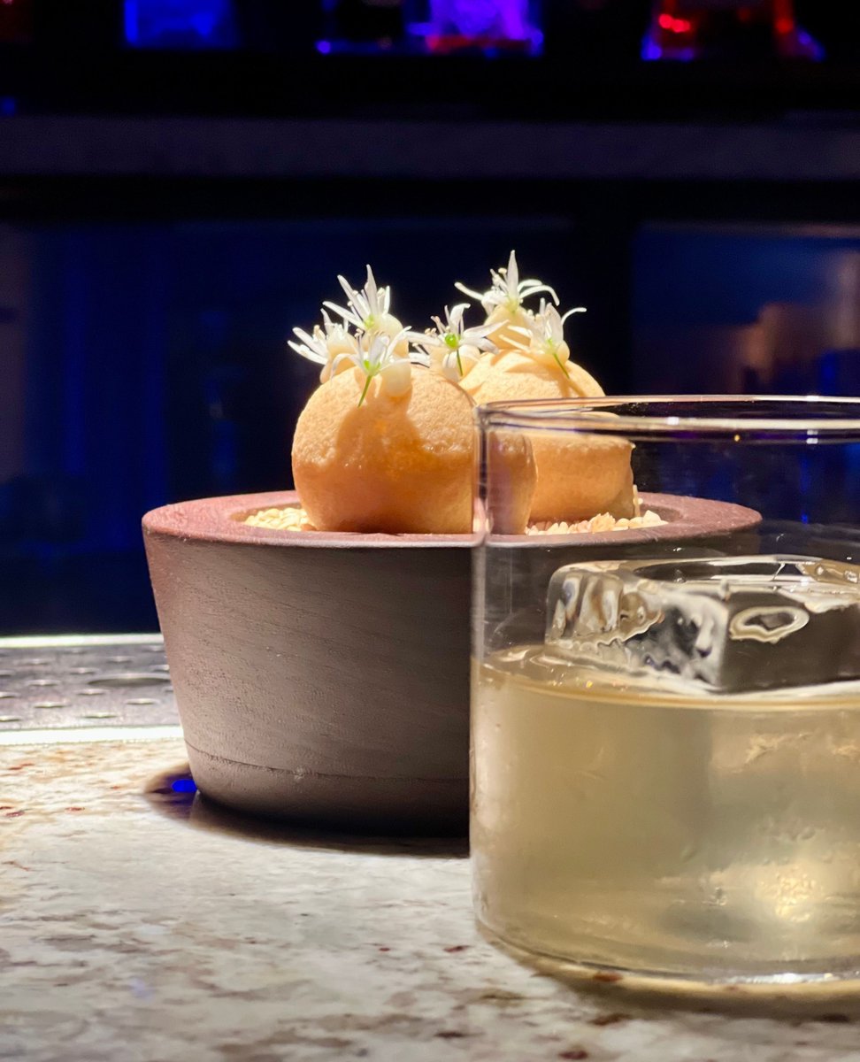AHRestaurants's tweet image. It’s #NationalDoughnutWeek - let's pair our cheese doughnut snack with something a little bold 🍸️⁠
⁠
Say hello to zero-waste Old Fashioned: Highland Park 12YO butter fat-washed Whisky, clarified turnip syrup and miso-infused Vodka.⁠
⁠
#doughnutweek #evebar #londonbars⁠