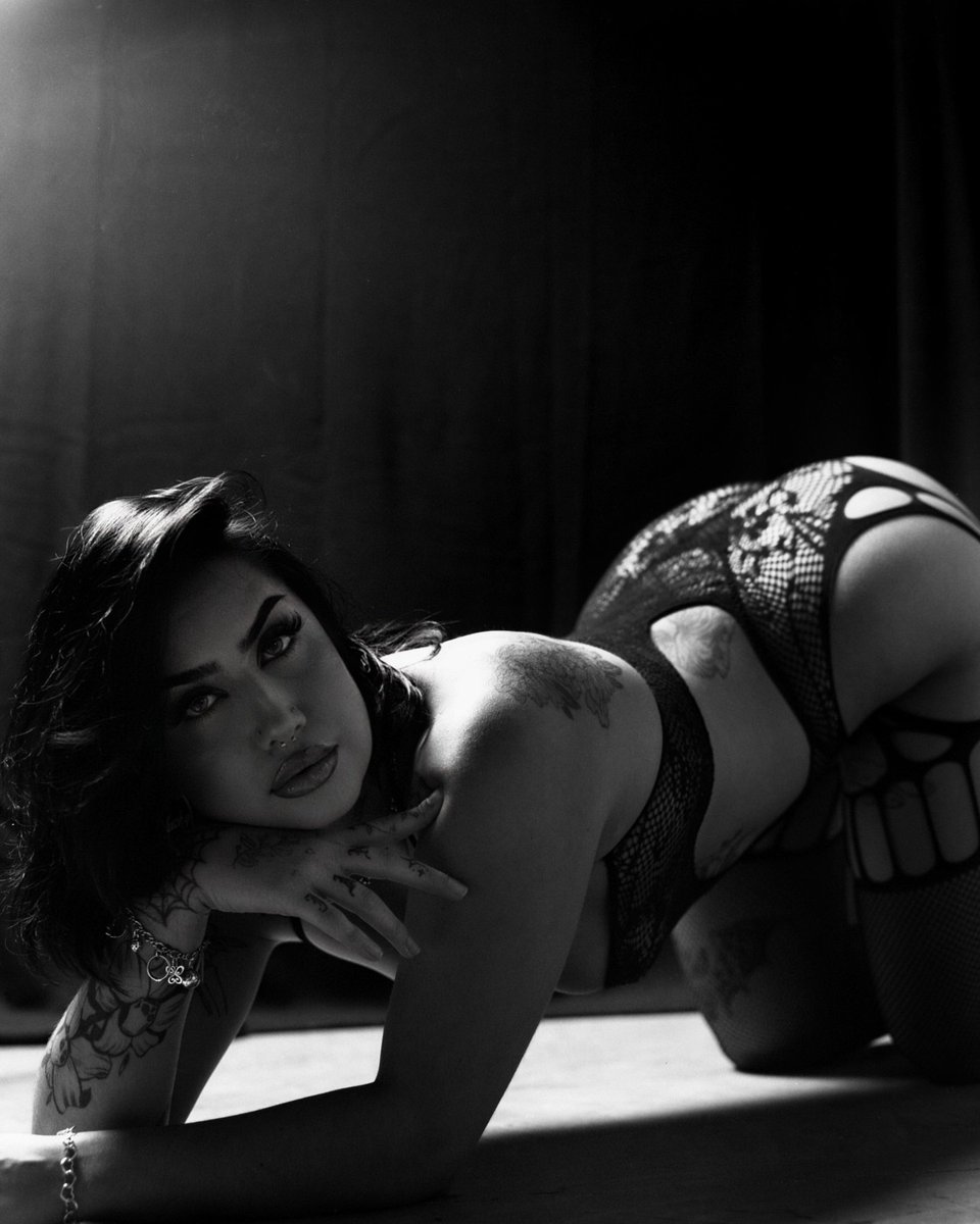 TeaganCarlsen's tweet photo. Can I come over and stare at you like this? https://t.co/Ninl1CGqa8