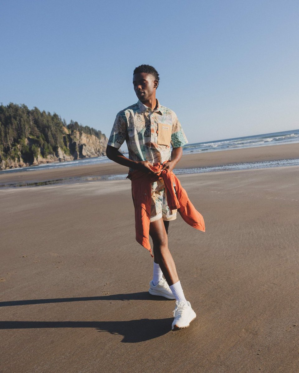 Built to withstand anything the coast throws your way.

The Cove Beach™ Printed Woven Short Sleeve is designed to block the harsh rays of the sun and slap away splashes and stains so you can spend more time exploring.

bit.ly/3EQXCZT