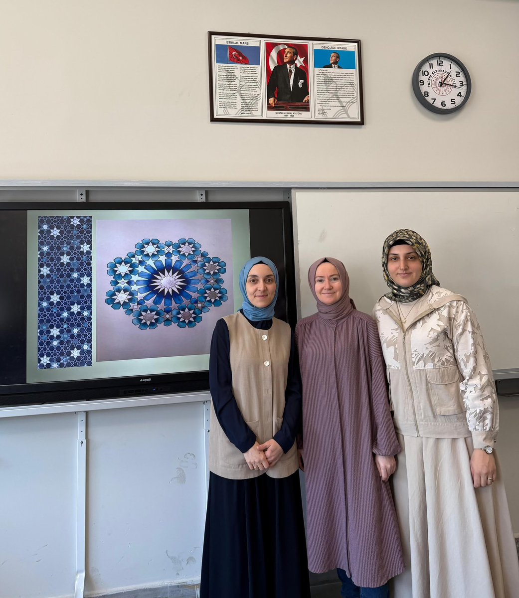 Gençlik Haftası kapsamında Yasemin KAHRAMAN, Zuhal Özge TEMİZ ve Ayşe IŞIK öğretmenlerimizin düzenlediği "İSLAM SANATINDA GEOMETRİK DESENLER: HENDESÎ TEZYİNÂT" workshobu öğrencilerimizin katılımıyla gerçekleşti.