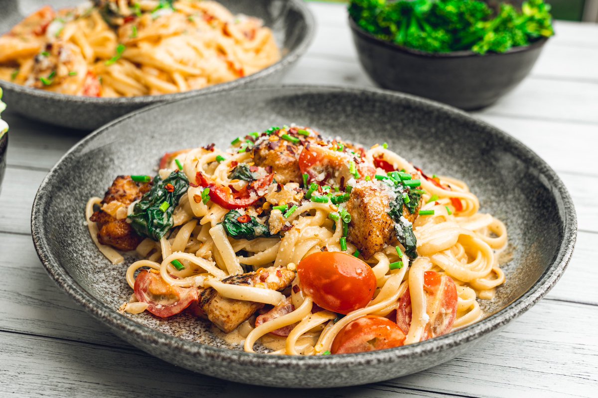 NEW MENU COMING SOON…🍽️

A taste of summer in the Pub &amp; Grill☀️😍
Available from Sunday 1st June

Featuring refreshing salads, grilled favourites, classic starters, juicy burger stacks &amp; so much more🍔 🥗

BOOK A TABLE NOW- be the first to try!
village-hotels.co.uk/whats-on-pub-g…