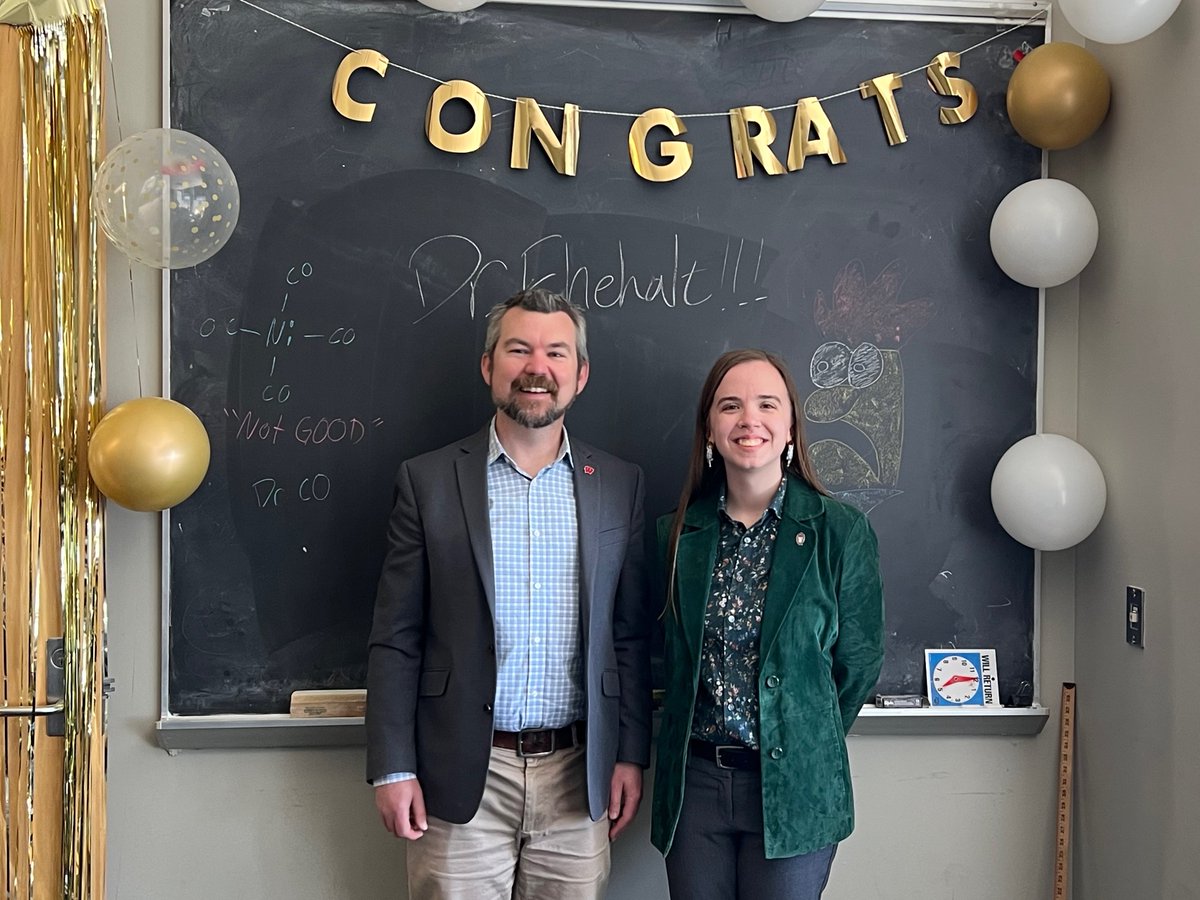 weixgroup's tweet image. Congratulations Dr. Lauren Ehehalt on a fantastic thesis defense! We&apos;re so excited to see all your future work at @EastmanChemCo 🥳🎉🎓