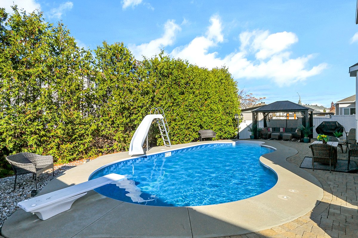 Giving vaulted ceilings, saltwater pool, and a garage fitting your entire starting lineup. Springridge, you’re looking good:
🔥 Chef’s kitchen
💧 Backyard oasis
🚗 Triple garage
DM for full tour or peek photos below 
Which would you choose: pool or garage? 
#OttawaRealEstate