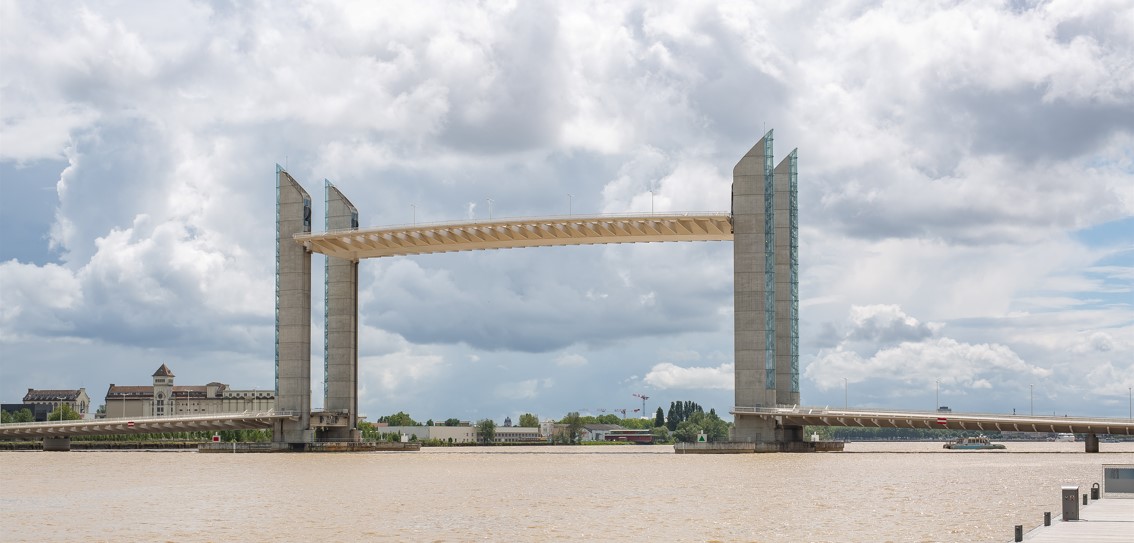 TBM - Transports Bordeaux Métropole (@info_tbm) on Twitter photo Le 18/5 de 10h34 à 14h42 : Levée du <a href="/PontChaban/">Pont Chaban Delmas</a>
Déviations prévues sur #TBMBus7, #TBMBus25 et #TBMBus27.
🚴 La team #LeVélo >> passez par le Pont de Pierre.
Infos ici : infotbm.com/perturbations Le 18/5 de 10h34 à 14h42 : Levée du <a href="/PontChaban/">Pont Chaban Delmas</a>
Déviations prévues sur #TBMBus7, #TBMBus25 et #TBMBus27.
🚴 La team #LeVélo >> passez par le Pont de Pierre.
Infos ici : infotbm.com/perturbations
