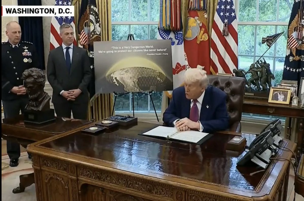 SeeTheBigDipper's tweet photo. @TheRubberDuck79 “GOLDEN DOME FOR AMERICA”
Pics from @PapiTrumpo post:
The gold sure looks far reaching up, down… https://t.co/1Mq4BFwhnd
