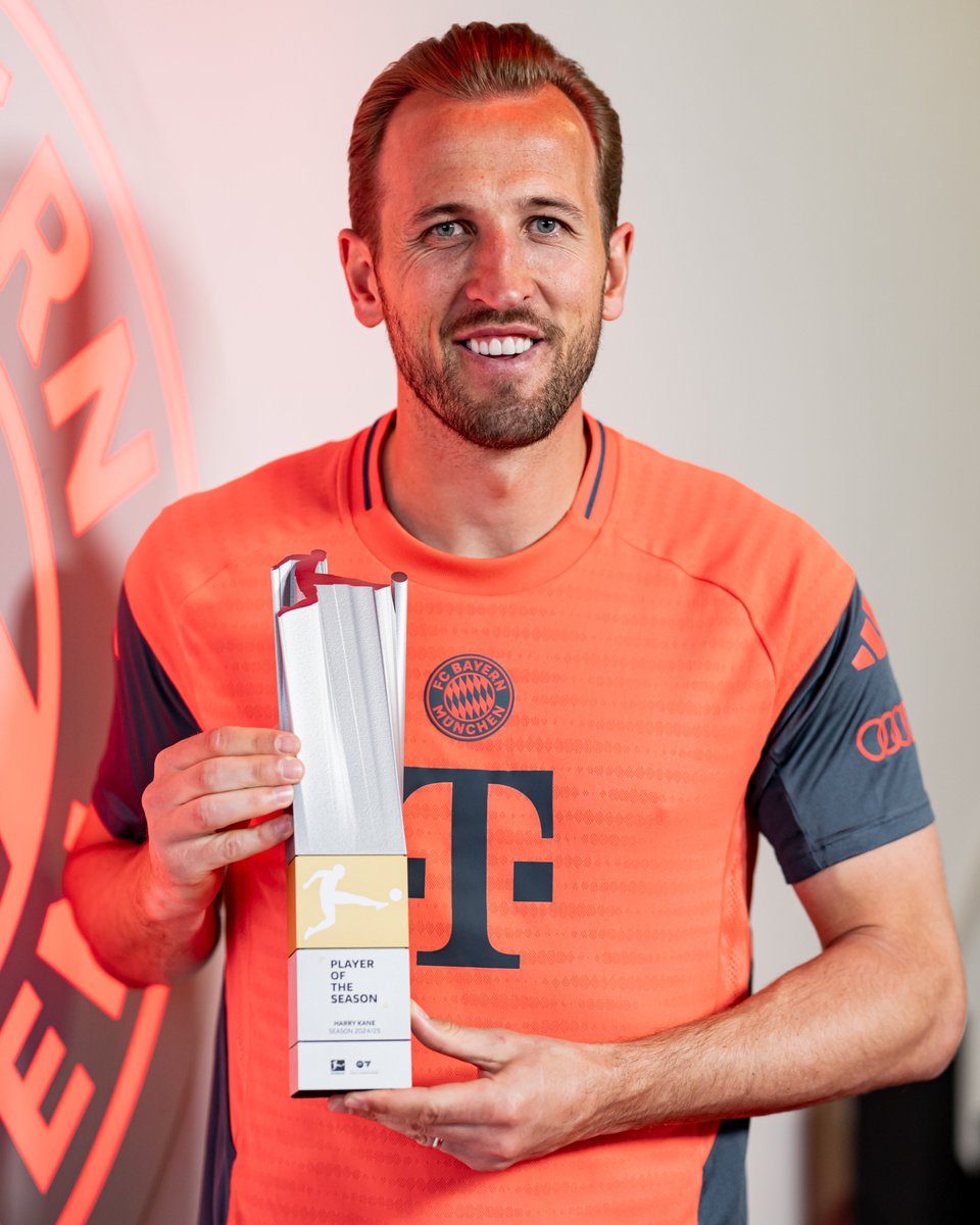 FC Bayern München (@fcbayern) on Twitter photo 🏅 𝐁𝐔𝐍𝐃𝐄𝐒𝐋𝐈𝐆𝐀 𝐏𝐋𝐀𝐘𝐄𝐑 𝐎𝐅 𝐓𝐇𝐄 𝐒𝐄𝐀𝐒𝐎𝐍 🏅
Herzlichen Glückwunsch! Wir sind stolz auf dich, <a href="/HKane/">Harry Kane</a>! 👏🏆
🔗 fcbayern.com/1RXJn
#MiaSanMia #FCBayern 🏅 𝐁𝐔𝐍𝐃𝐄𝐒𝐋𝐈𝐆𝐀 𝐏𝐋𝐀𝐘𝐄𝐑 𝐎𝐅 𝐓𝐇𝐄 𝐒𝐄𝐀𝐒𝐎𝐍 🏅
Herzlichen Glückwunsch! Wir sind stolz auf dich, <a href="/HKane/">Harry Kane</a>! 👏🏆
🔗 fcbayern.com/1RXJn
#MiaSanMia #FCBayern