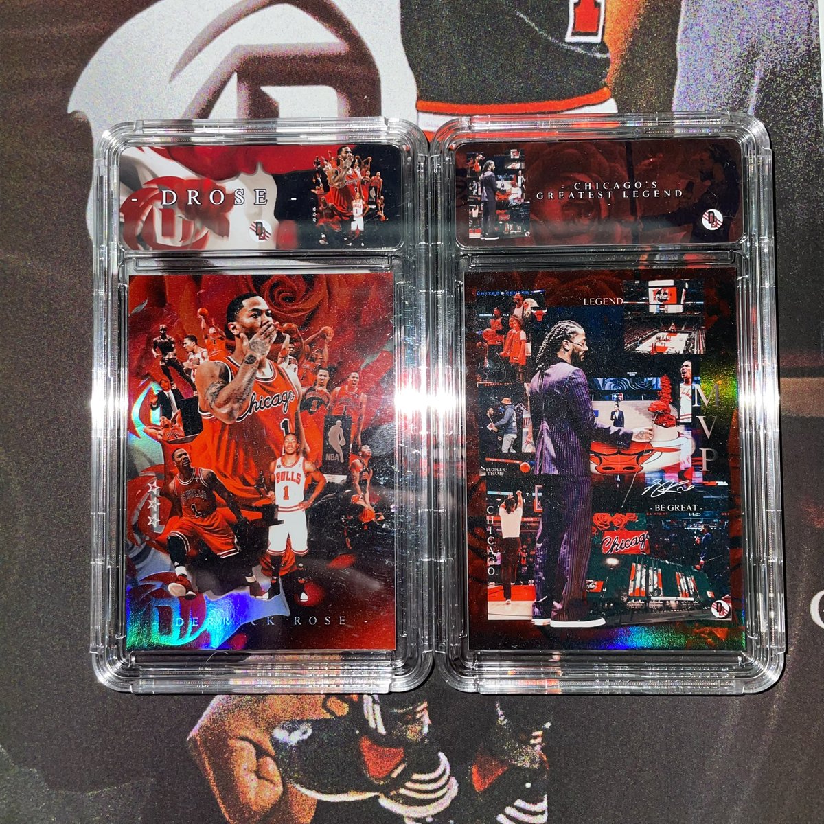 DesignerDrose's tweet image. 🚨 DERRICK ROSE CARTES HOMMAGE 🚨

2 cartes, seulement 10 exemplaires pour chaque ! 
Une carte pour se souvenir de moments marquants de sa carrière aux Bulls et un carte pour célébrer le week-end qui lui a été dédié le 4 janvier 2025 🥀

Cartes 100% custom, envoi mondial ! 

DM !