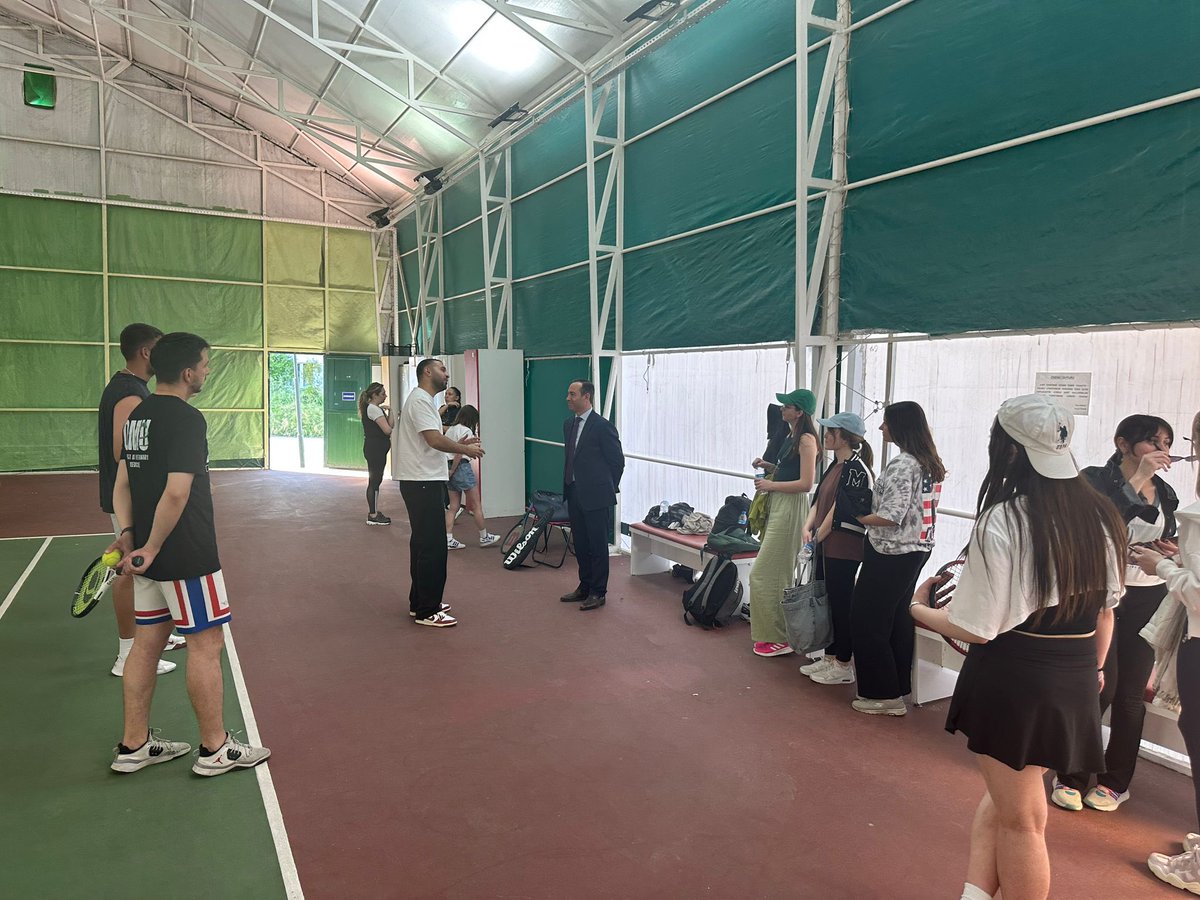 Kaymakamımız Sayın Kemal Yıldız, İlçemizde faaliyet gösteren Clup Marina Tennis’i yerinde ziyaret ederek çalışmalar hakkında bilgi aldı ve genç sporculara başarılar diledi.