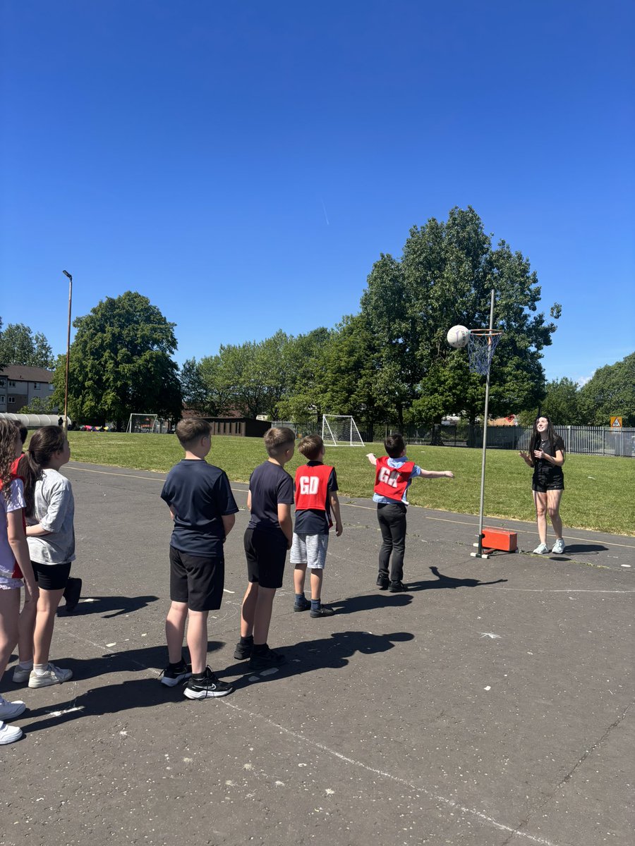 MissCrawford0's tweet photo. Our last session of the day in the sun ☀️ 
We practised our throwing and catching skills before putting them to use during our Netball games! 

Thank you to the girls from St Andrews High School for leading our session, Primary 5 loved this 😁 https://t.co/WRbSQmCzjt