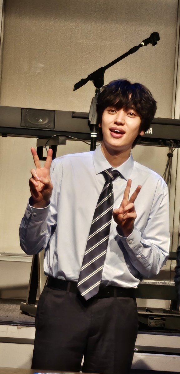 hsiwjwjdjdjsiej's tweet image. 25.05.21. #육퇴 #싸인회
귀여우신 네분 배우님들 ~
그리고 니에리~^^♡
오늘 향뿌 뿌셨당
내하루도 오늘 뿌셨당 ㅋㅋ
고마워~~