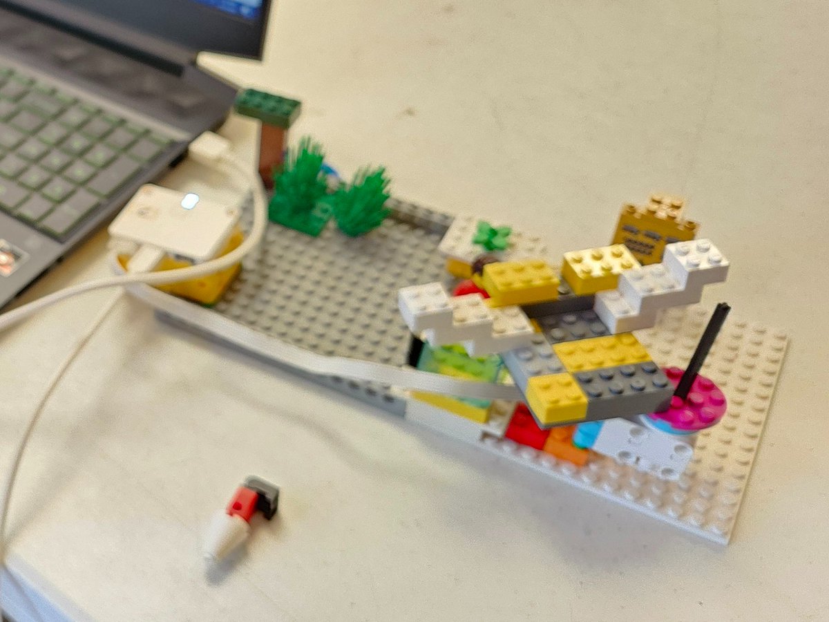 TheDanielCenter's tweet image. We’re learning, building and coding! Who said being smart isn’t what’s up? Because at The Daniel Center, it totally is. 😎📚
#LegoRobotics #STEMfun #PerfectingOurCraft